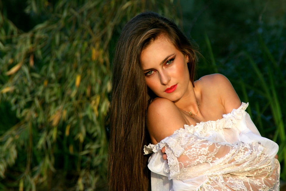 donna capelli lunghi