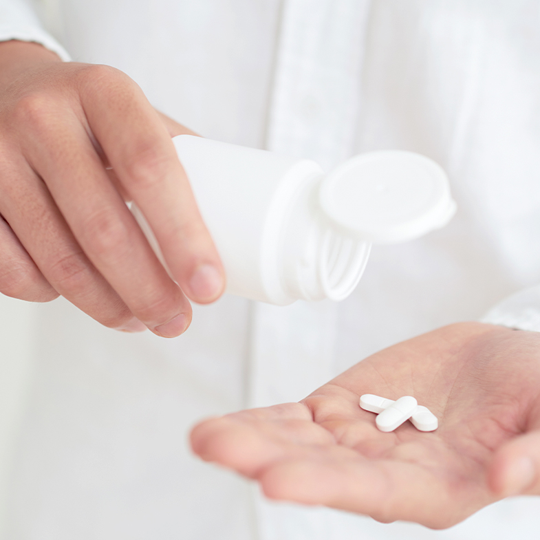 Interruzione del farmaco, che come effetto collaterale aveva quello di aumentare la crescita del capello