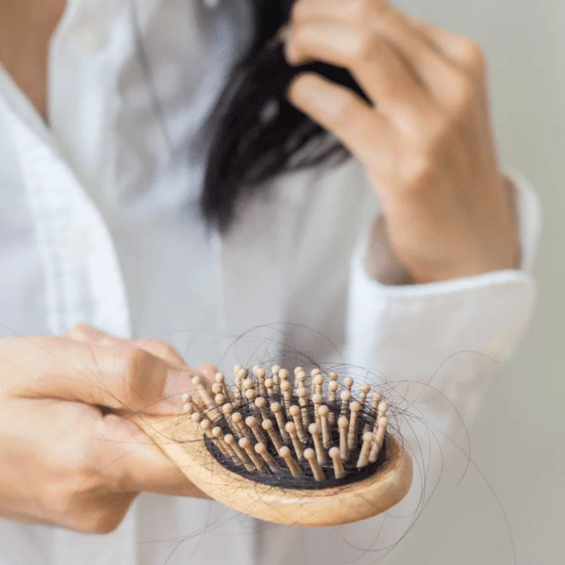 caduta capelli stagionale o perdita capelli