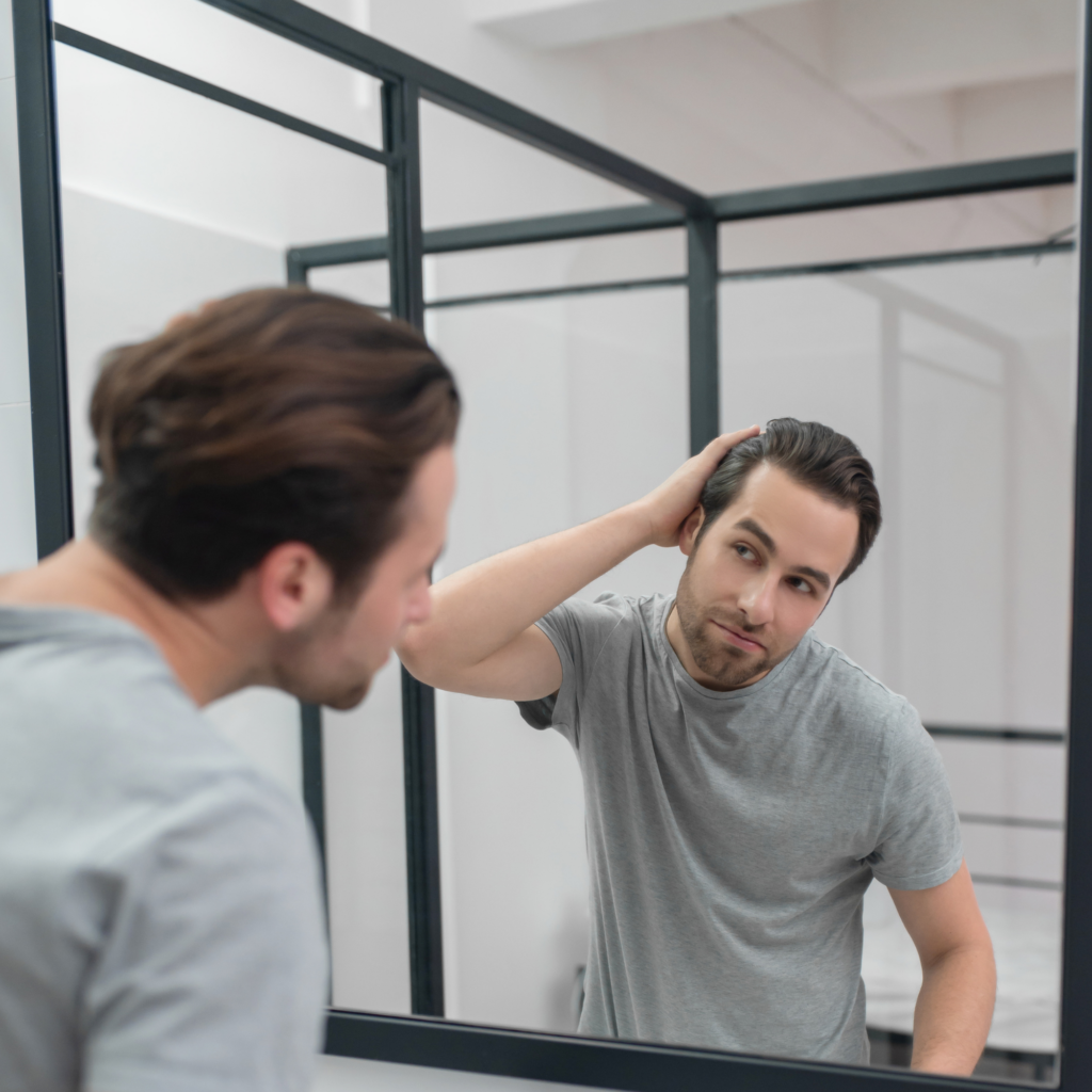 Iscriviti al webinar gratuito "Caduta di capelli: stagionalità o segnale di allarme?"